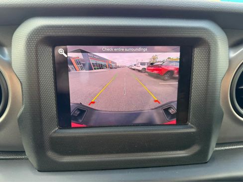 Used 2021 Jeep Gladiator Sport image 18