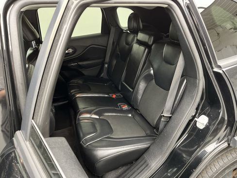 Used 2021 Jeep Cherokee Latitude Plus FWD image 10