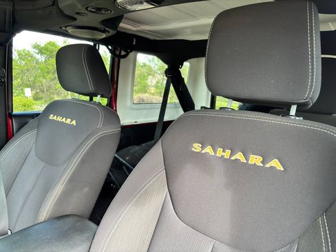 Used 2013 Jeep Wrangler Unlimited Sahara w/ Dual Top Group AWD/4WD image 27