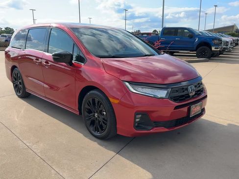 Used 2025 Honda Odyssey Sport-L image 3
