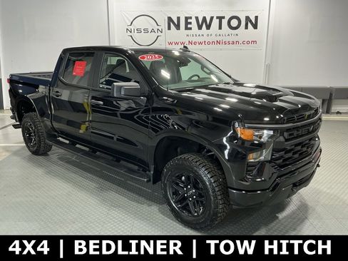 Used 2025 Chevrolet Silverado 1500 Custom Trail Boss w/ Dark Appearance Package image 1