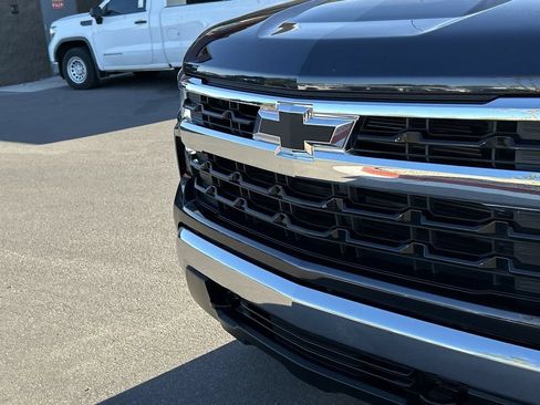 Used 2022 Chevrolet Silverado 1500 LT AWD/4WD image 30