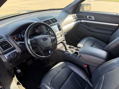 Used 2017 Ford Explorer XLT w/ Equipment Group 202A image 12