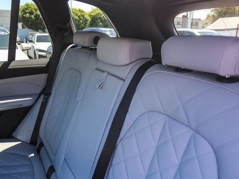 Used 2025 BMW X5 sDrive40i w/ M Sport Package RWD image 17
