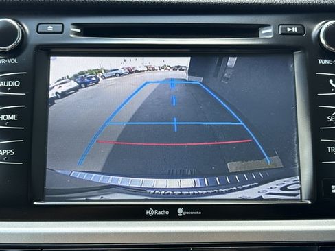 Used 2014 Toyota Highlander XLE FWD image 10