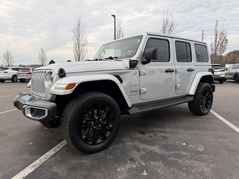 Used 2023 Jeep Wrangler Unlimited Sahara w/ Cold Weather Group image 12