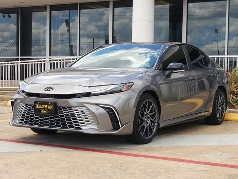 Used 2025 Toyota Camry XSE w/ Premium Plus Package image 2