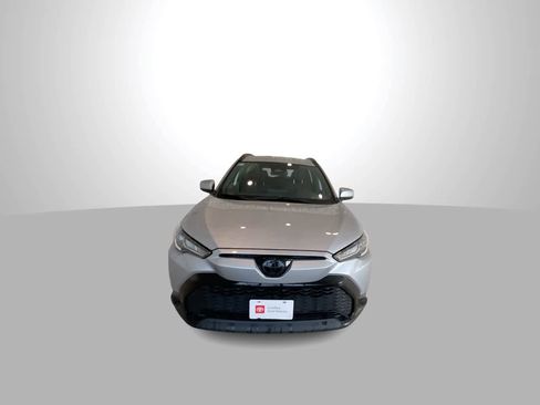 Certified 2024 Toyota Corolla Cross SE image 3