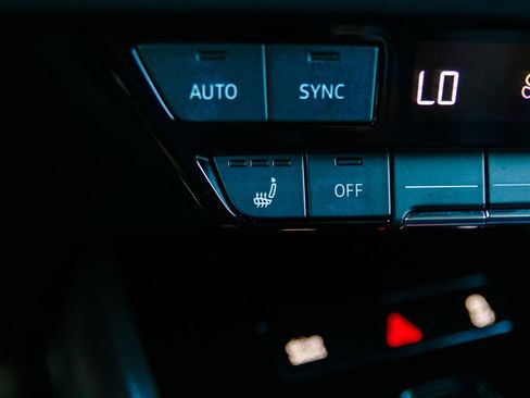 Used 2023 Audi Q4 e-tron Premium Plus w/ Premium Plus image 28