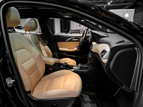 Used 2018 INFINITI QX30 Premium w/ Technology Package image 32