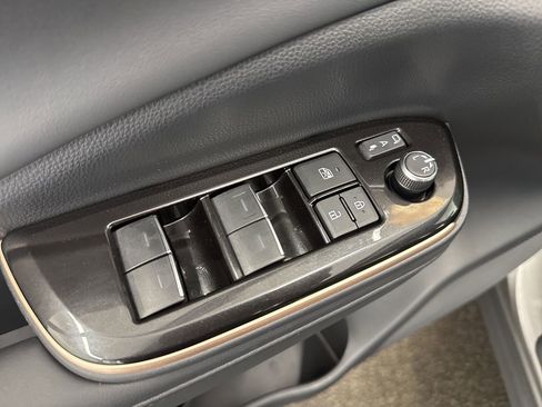 Certified 2024 Toyota Crown Platinum image 37