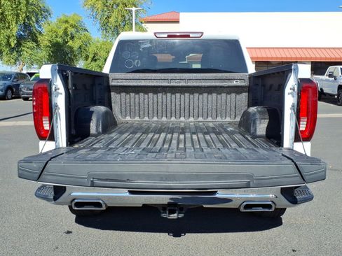 Used 2023 GMC Sierra 1500 SLT w/ X31 Off-Road Package AWD/4WD image 11
