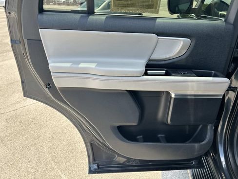 Used 2025 Ford Expedition Active AWD/4WD image 28