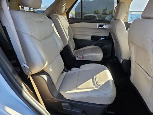 Used 2023 Ford Explorer Platinum w/ Technology Package AWD/4WD image 33