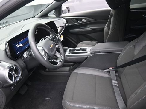 New 2026 Chevrolet Equinox EV LT image 8