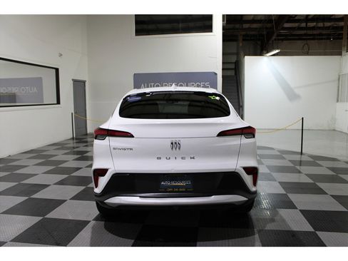 Used 2024 Buick Envista Preferred w/ Advanced Safety Package image 5