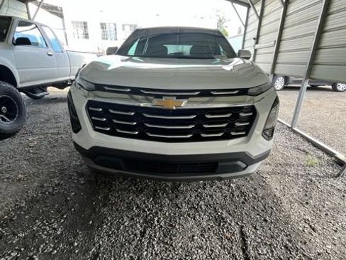 Used 2025 Chevrolet Equinox LT AWD/4WD image 2