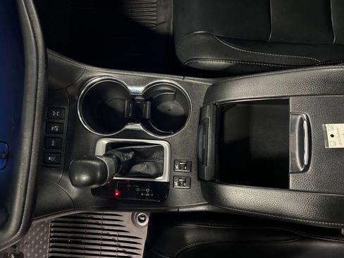 Used 2018 Toyota Highlander SE image 25