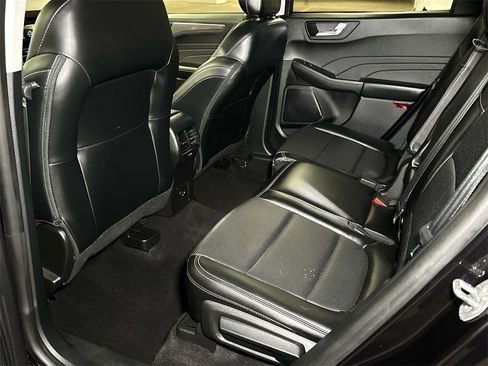 Used 2022 Ford Escape Titanium w/ Class II Trailer Tow Package image 18