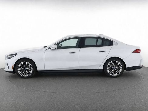 Used 2026 BMW 530i RWD image 6