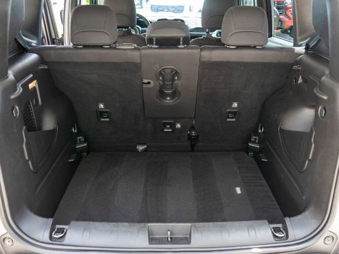 Used 2021 Jeep Renegade Latitude w/ Convenience Group AWD/4WD image 32