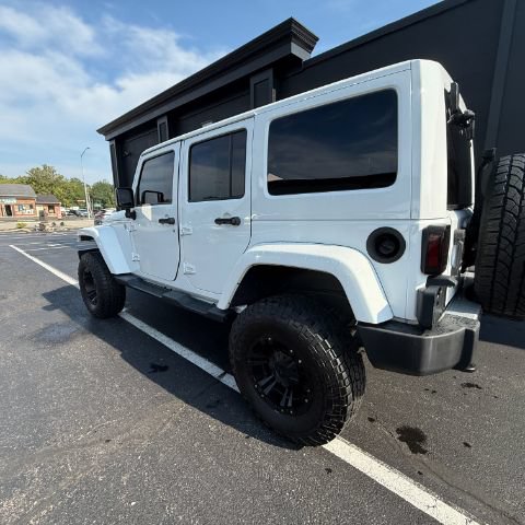 Used 2015 Jeep Wrangler Unlimited Sahara w/ Connectivity Group AWD/4WD image 3