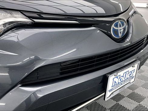 Used 2018 Toyota RAV4 LE image 28