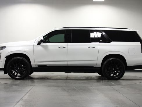 Used 2024 Cadillac Escalade ESV Sport Platinum w/ LPO, ONYX Package AWD/4WD image 7