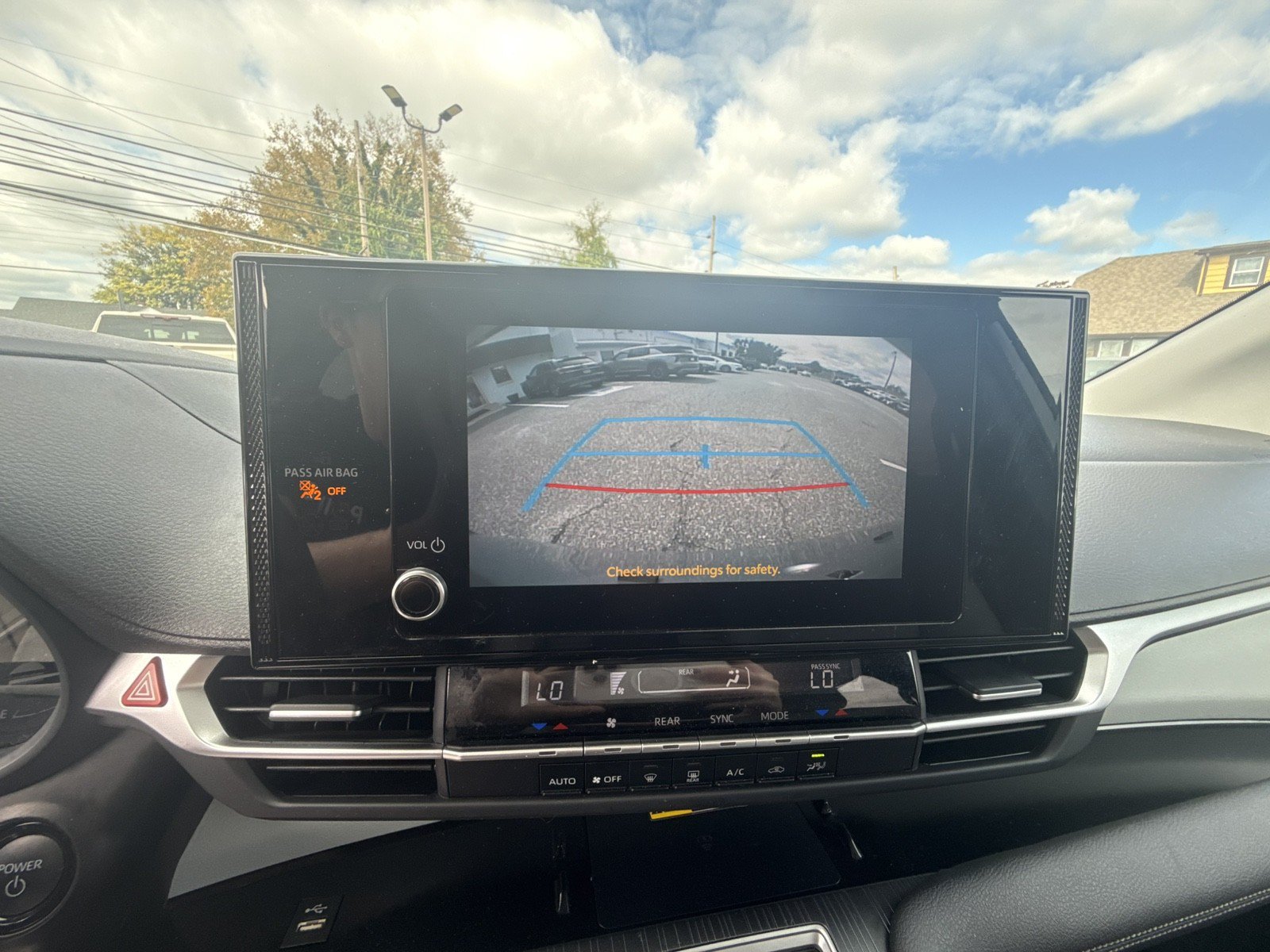 Used 2025 Toyota Sienna LE FWD image 14