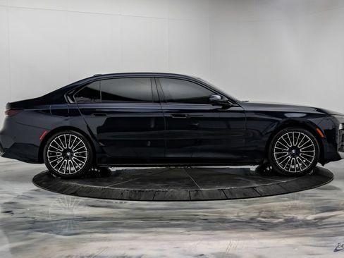 Used 2025 BMW i7 xDrive60 AWD/4WD image 21