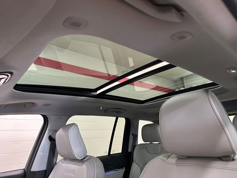 Certified 2022 Jeep Grand Cherokee Overland AWD/4WD image 12
