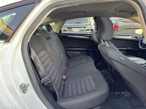 Used 2019 Ford Fusion SE FWD image 38