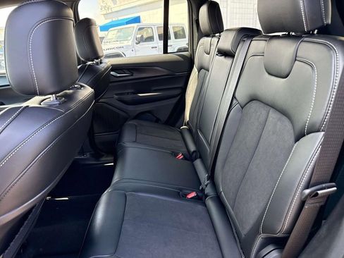 New 2024 Jeep Grand Cherokee Altitude AWD/4WD image 16