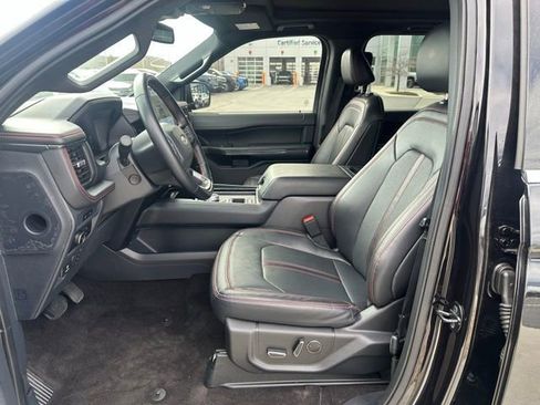 Used 2023 Ford Expedition Limited image 2