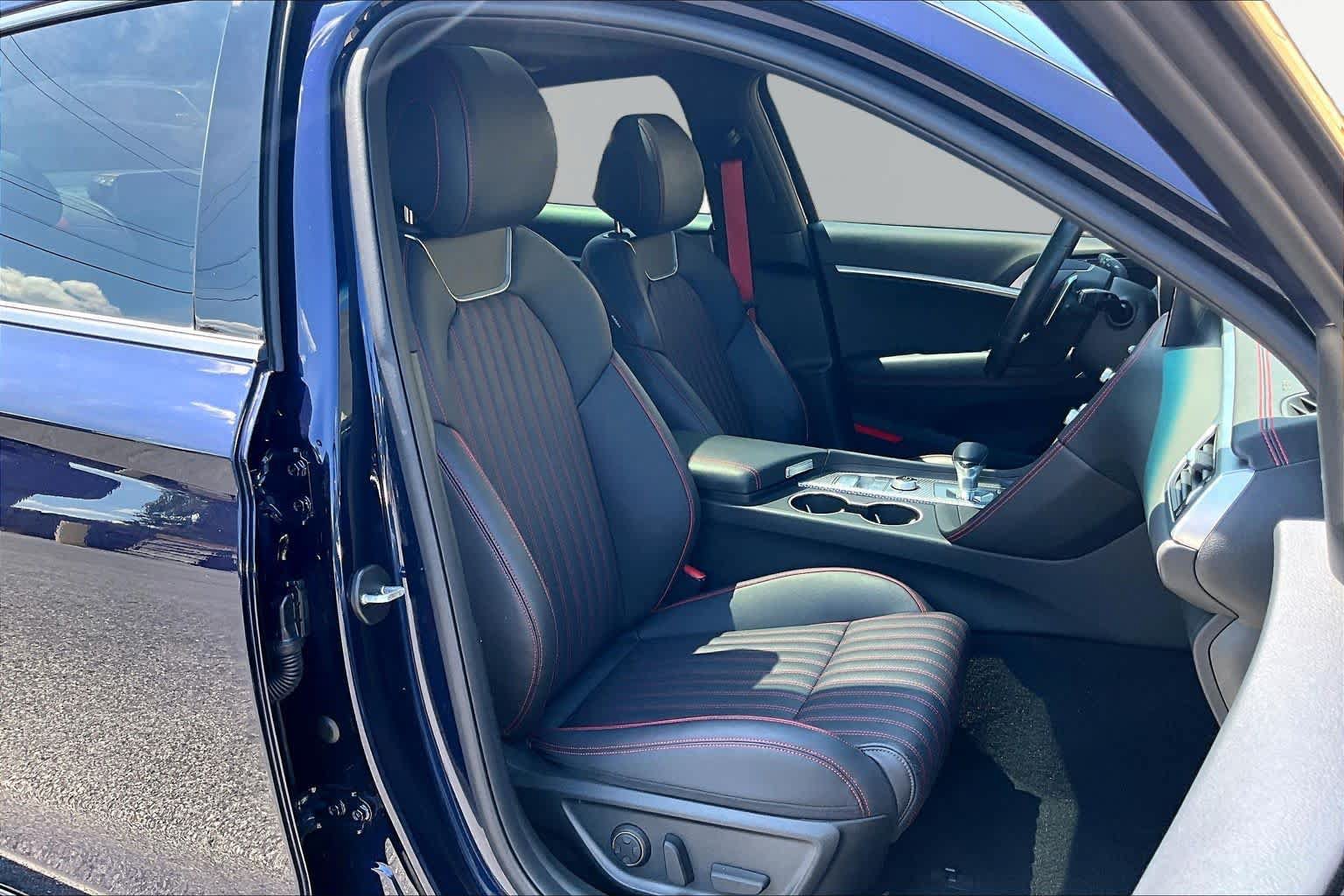 Used 2023 Genesis G70 2.0T w/ Sport Prestige Package RWD image 9