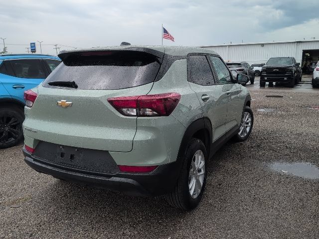 Used 2025 Chevrolet TrailBlazer LS w/ LS Convenience Package FWD image 4