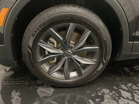 Used 2024 Volkswagen Tiguan SE AWD/4WD image 25