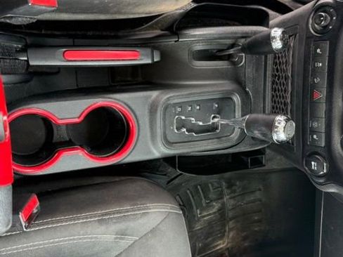 Used 2018 Jeep Wrangler Unlimited Sahara w/ Connectivity Group image 20