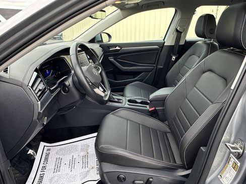 Used 2023 Volkswagen Jetta SE w/ Panoramic Sunroof Package image 18
