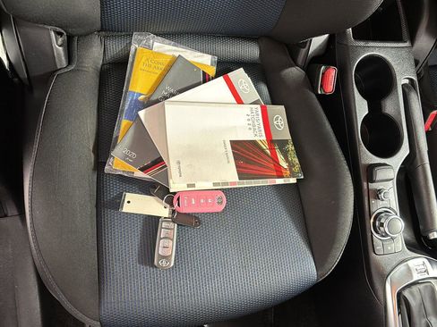 Used 2020 Toyota Yaris LE image 35