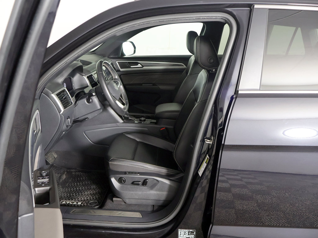 Used 2023 Volkswagen Atlas Cross Sport SEL AWD/4WD image 32