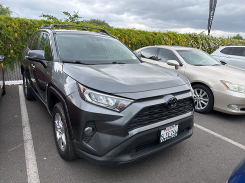 Used 2021 Toyota RAV4 XLE image 2