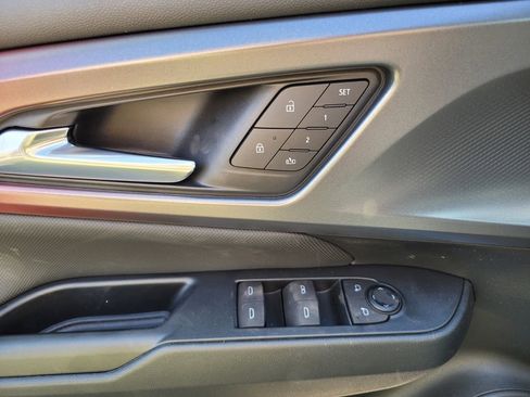 New 2025 Chevrolet Equinox EV RS w/ Active Safety Package 3 AWD/4WD image 25