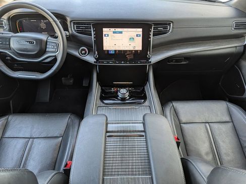 Used 2024 Jeep Wagoneer L Series II image 11