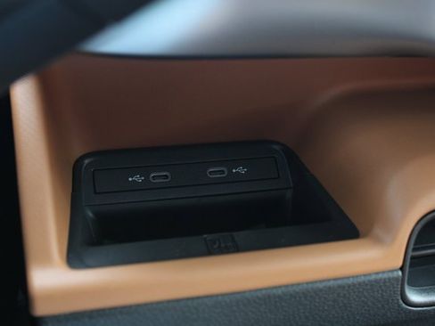 New 2025 Volkswagen ID. Buzz Pro S Plus image 11