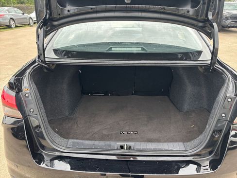 Used 2025 Nissan Versa SV image 29