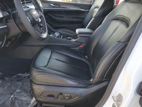 Used 2023 Jeep Grand Cherokee L Limited image 6