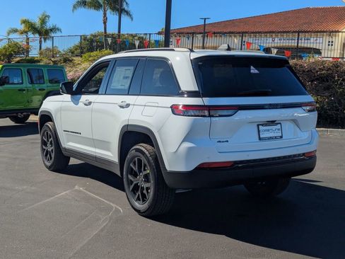 New 2025 Jeep Grand Cherokee Altitude image 7