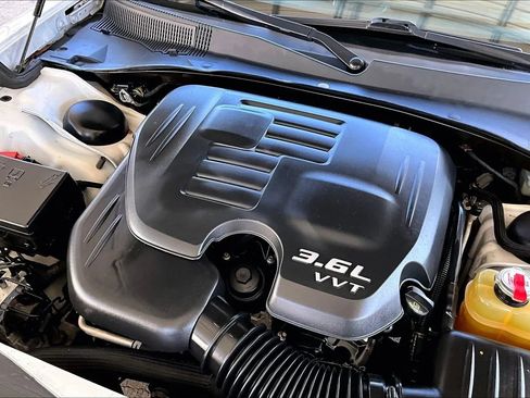 Used 2011 Dodge Charger SE RWD image 26