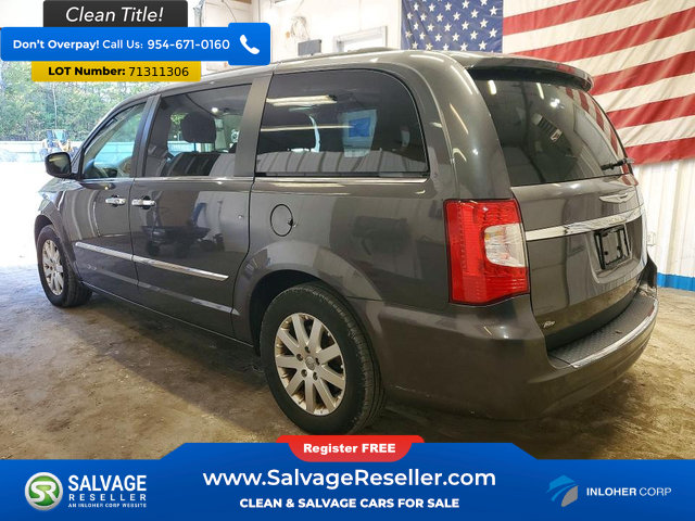 Used 2016 Chrysler Town & Country Touring-L FWD image 3